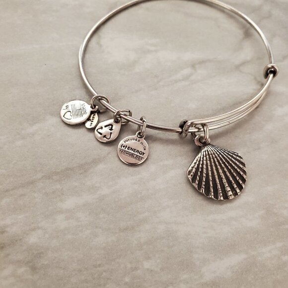 🐚 Alex and Ani Beach Nautical Shell Silver Expasndable Charm Bracelet 🐚 - Picture 2 of 4